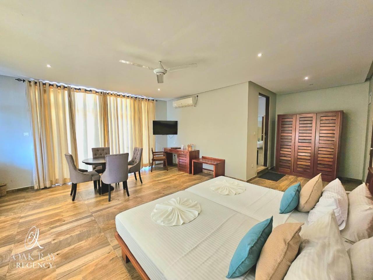 מלון קנדי Oak Ray Regency מראה חיצוני תמונה