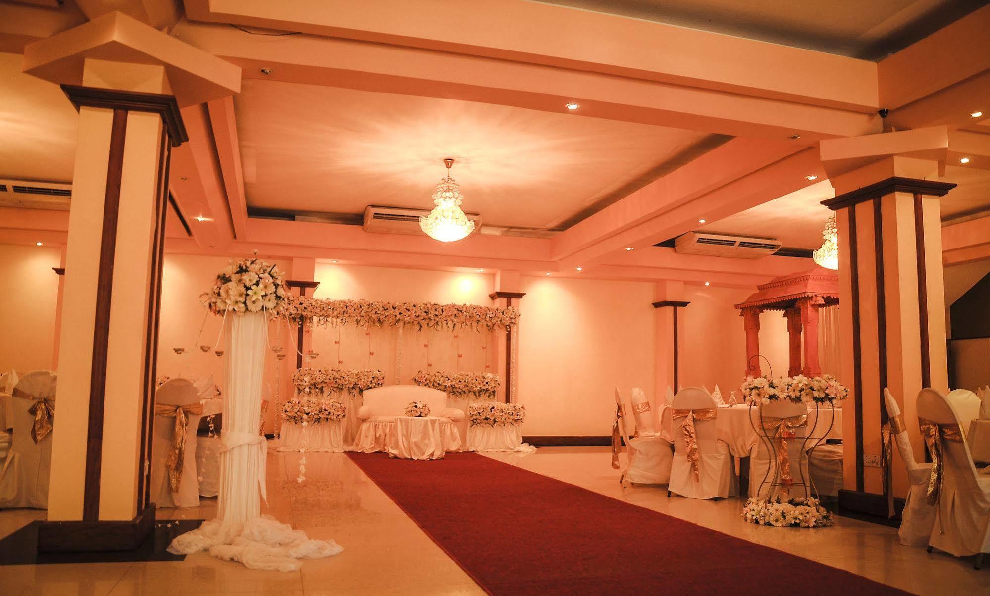 מלון קנדי Oak Ray Regency מראה חיצוני תמונה